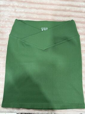 NWOT Green Ribbed V-Waist Skirt